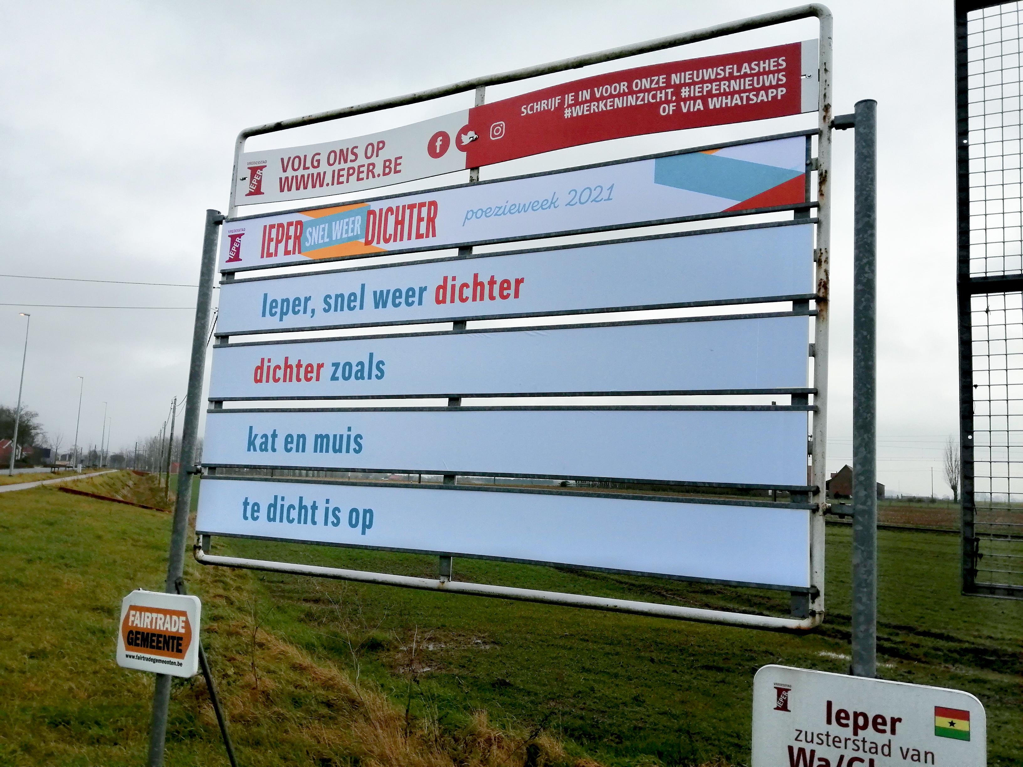 Ieper, snel weer dichter Bord invalsweg met gedicht