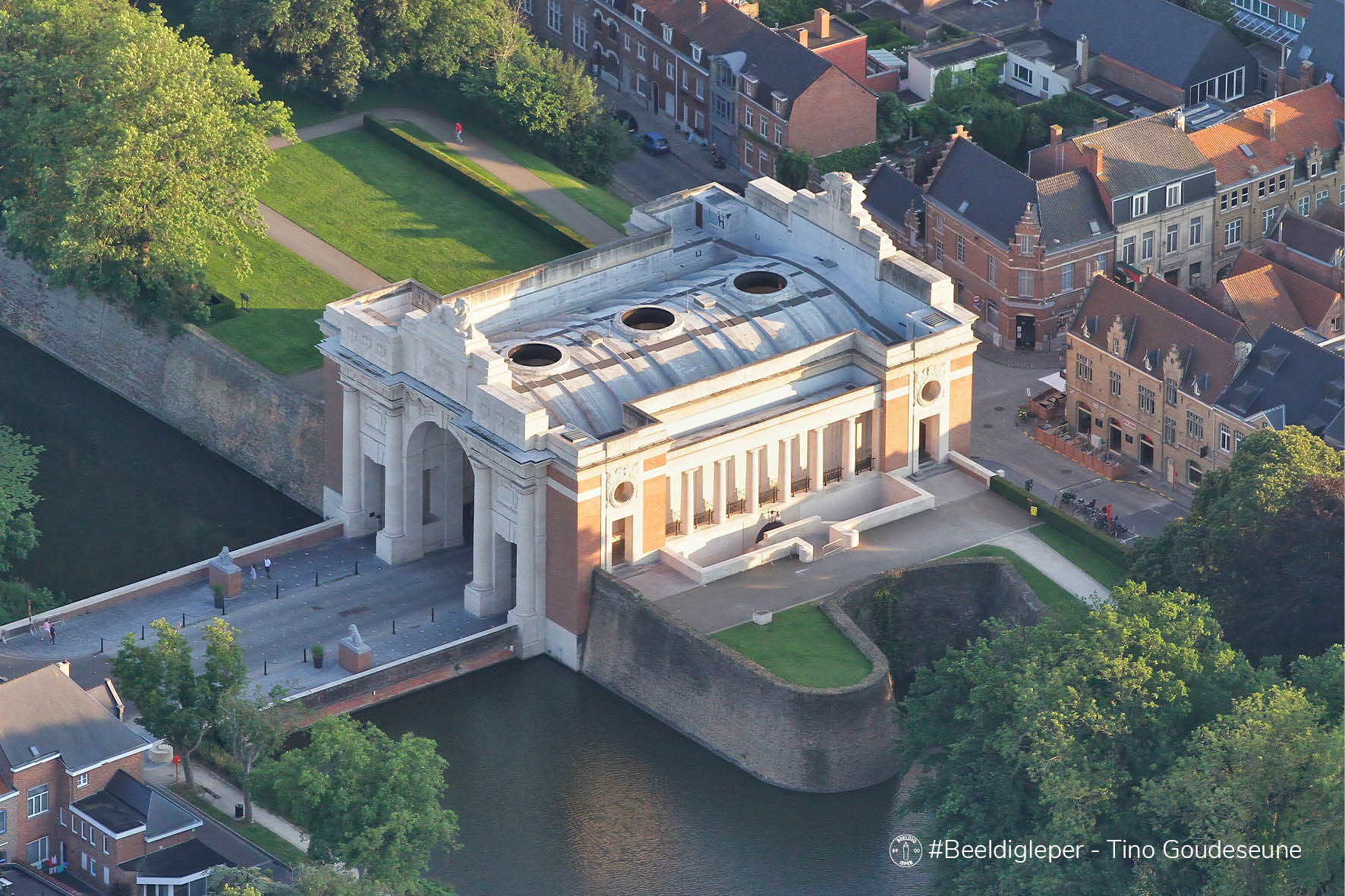 restauratie-menenpoort-stad-ieper